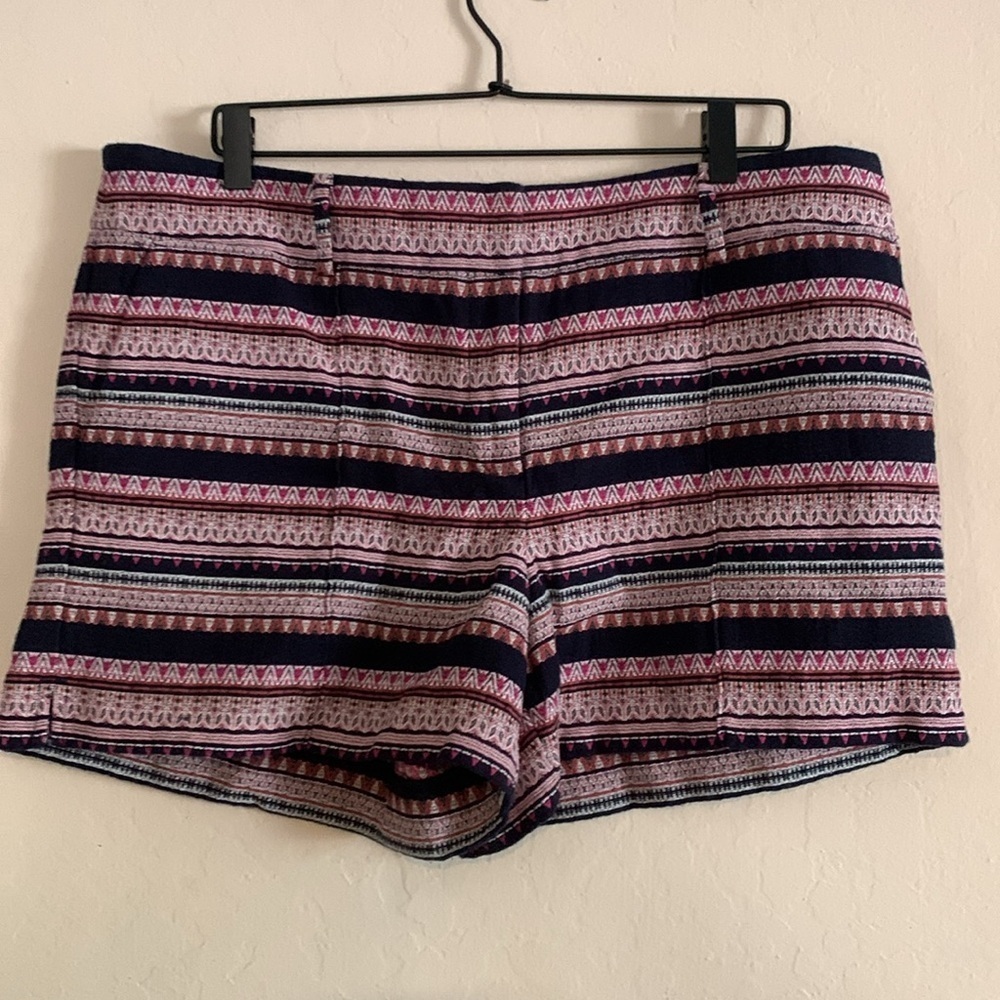 Ann Taylor Loft “The Riviera Short” In Textured Geo Pattern Size 14 - Picture 2 of 9